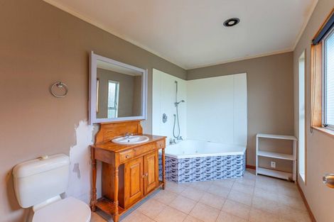 Photo of property in 27 Ruru Street, Waikanae, 5036