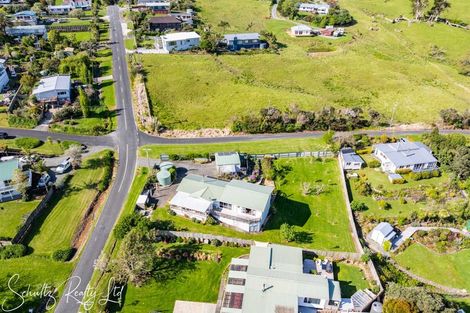 Photo of property in 10 Oxford Street, Whakapirau, Maungaturoto, 0583