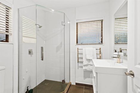 Photo of property in 2/6 Braemar Road, Rothesay Bay, Auckland, 0630