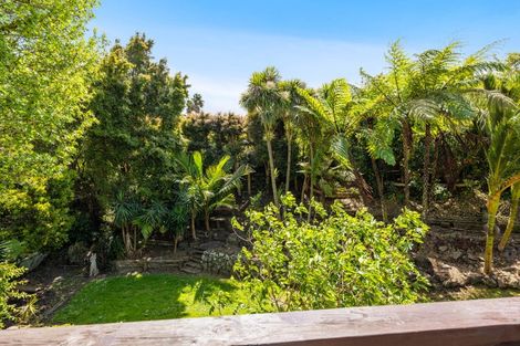 Photo of property in 26 Pickwick Parade, Mellons Bay, Auckland, 2014