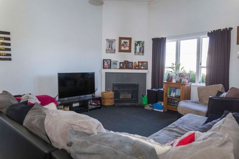 Photo of property in 66 Allardice Street, Dannevirke, 4930