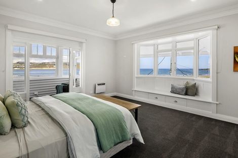 Photo of property in 212 Queens Drive, Lyall Bay, Wellington, 6022