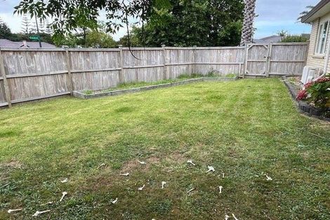 Photo of property in 28 Craigavon Drive, East Tamaki, Auckland, 2013