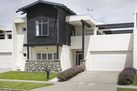 Photo of property in 8 Fairway Grove, Hokowhitu, Palmerston North, 4410