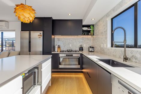 Photo of property in 2/30 Firth Road, Torbay, Auckland, 0630