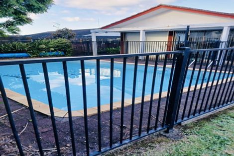 Photo of property in 22 Hedge Row, Sunnyhills, Auckland, 2010