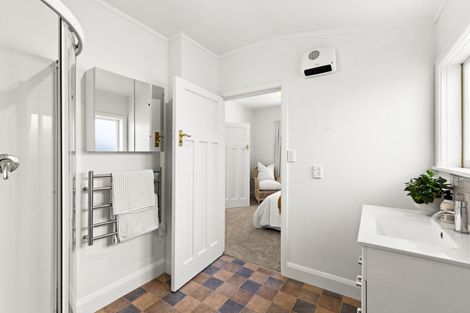 Photo of property in 14 Bay View Road, Bluff Hill, Napier, 4110