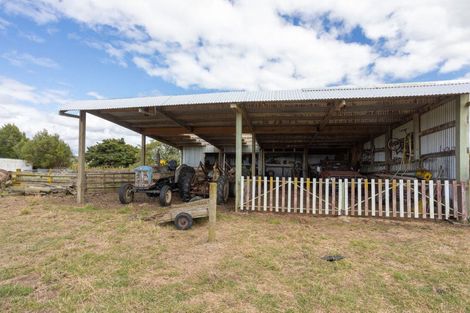 Photo of property in 28 Cowper Side Road, Dannevirke, 4976