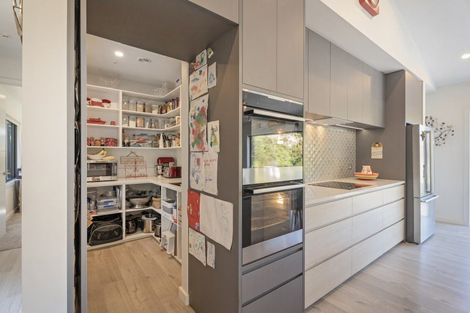 Photo of property in 36 Spikes Way, Whitianga, 3510