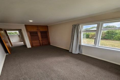 Photo of property in 11 Grimseys Road, Redwood, Christchurch, 8051
