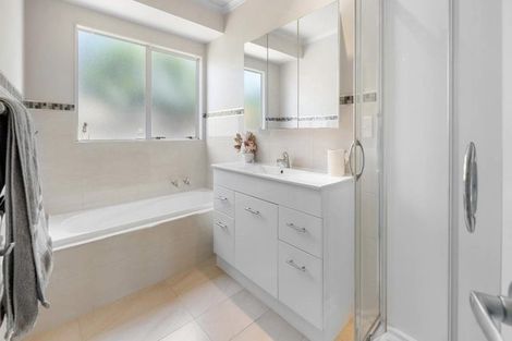 Photo of property in 18 Amberwood Drive, Northpark, Auckland, 2013