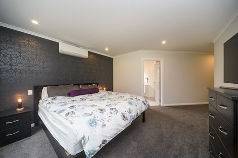 Photo of property in 13 Freedom Drive, Kelvin Grove, Palmerston North, 4414
