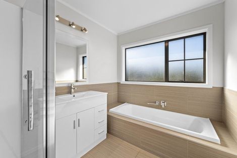 Photo of property in 19 Ingle Avenue, Waipahihi, Taupo, 3330