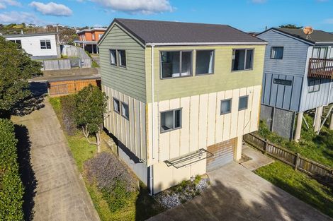 Photo of property in 8 Morere Street, Titahi Bay, Porirua, 5022