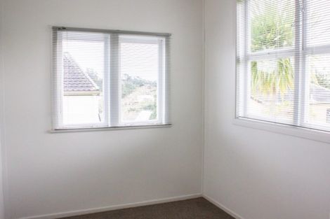 Photo of property in 1/54a Birkdale Road, Birkdale, Auckland, 0626