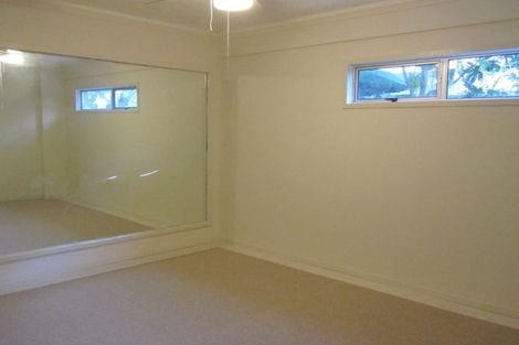 Photo of property in 1/36 Saddleback Rise, Murrays Bay, Auckland, 0630