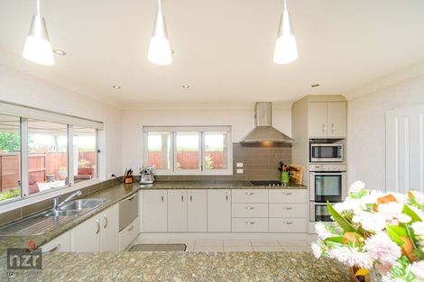 Photo of property in 3 Ron Place, Fitzherbert, Palmerston North, 4410