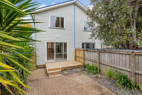 Photo of property in 8/6 John Jennings Drive, Oteha, Auckland, 0632