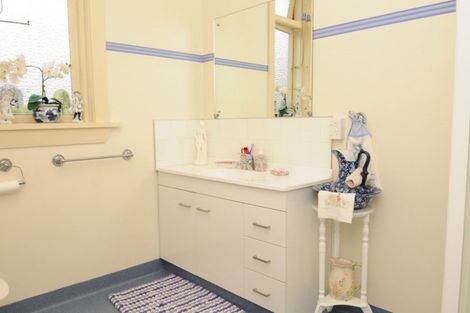 Photo of property in 1 Parsonage Road, Waimate, 7924