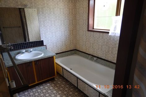 Photo of property in 2/9 Seaton Road, Murrays Bay, Auckland, 0630