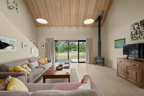 Photo of property in 8 Hawkins Drive, Martinborough, 5711