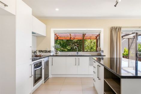 Photo of property in 2/16 Matisse Drive, West Harbour, Auckland, 0618