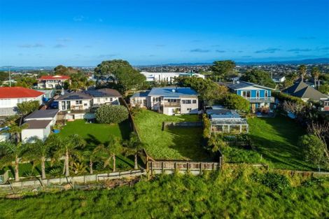 Photo of property in 50 Hobsonville Road, West Harbour, Auckland, 0618