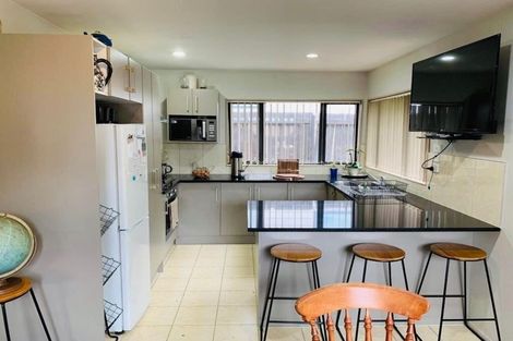 Photo of property in 318 Triangle Road, Massey, Auckland, 0614