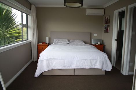 Photo of property in 2/17 Commodore Parry Road, Castor Bay, Auckland, 0620