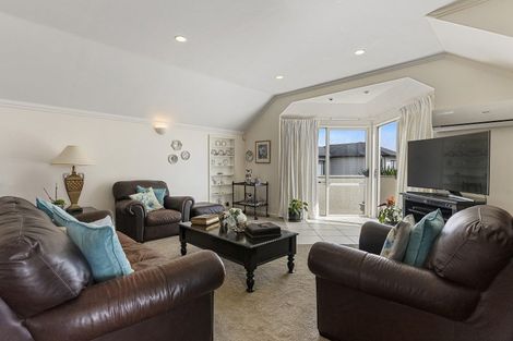 Photo of property in 2/15 Bradbury Road, Botany Downs, Auckland, 2010