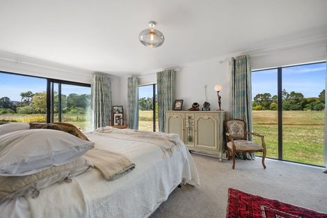 Photo of property in 216 Riverhead Road, Kumeu, 0892