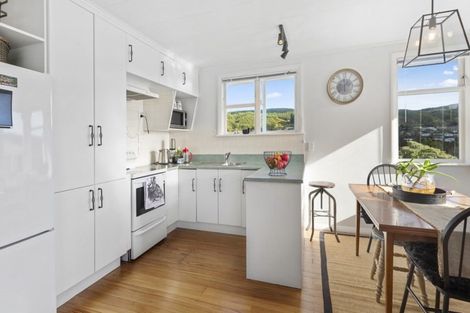 Photo of property in 78 Taylor Terrace, Tawa, Wellington, 5028