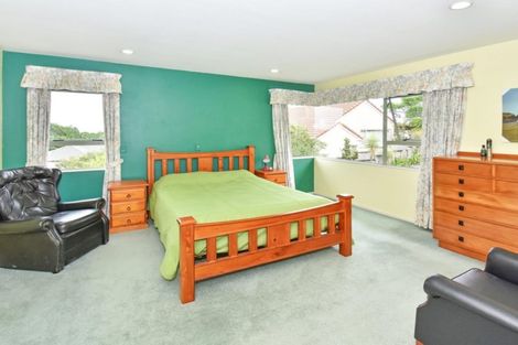 Photo of property in 2/61 Ribbonwood Crescent, Goodwood Heights, Auckland, 2105