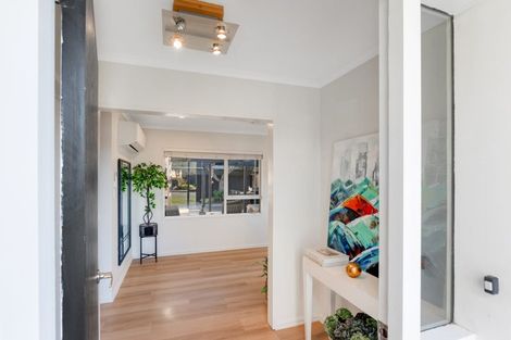 Photo of property in 33 Kirsten Place, Parklands, Christchurch, 8083