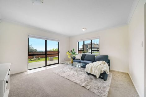 Photo of property in 2 Kirikiri Drive, Papakura, 2110
