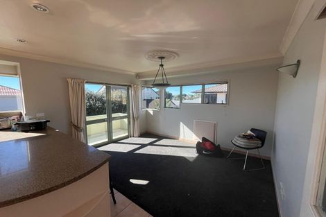 Photo of property in 2/10 Nadine Place, Mangere Bridge, Auckland, 2022