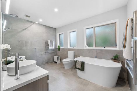 Photo of property in 54 Saddleback Rise, Murrays Bay, Auckland, 0630