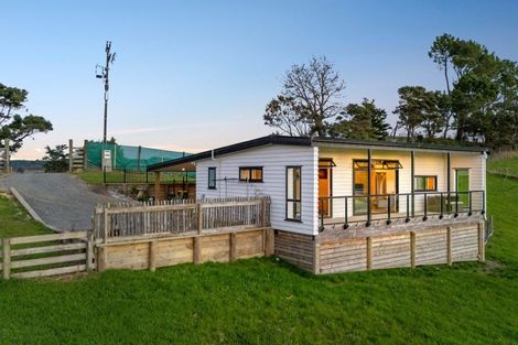 Photo of property in 86 Valley Road, Waitoki, 0871