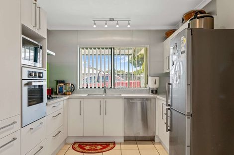 Photo of property in 49d Redoubt Road, Goodwood Heights, Auckland, 2105