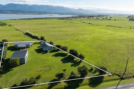 Photo of property in 103 Lake Ferry Road, Lake Ferry, Featherston, 5772