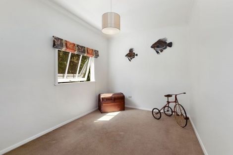 Photo of property in 8a Francis Bell Grove, Lowry Bay, Lower Hutt, 5013