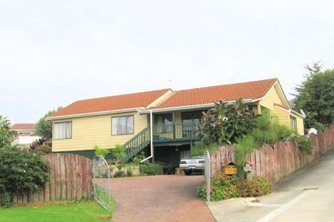 Photo of property in 14 Eagle Place, Red Beach, 0932