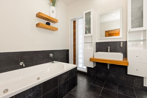 Photo of property in 1 Coleman Terrace, Hospital Hill, Napier, 4110