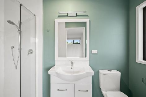 Photo of property in 11 Heta Road, Highlands Park, New Plymouth, 4312