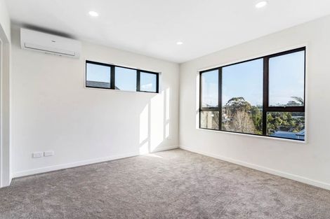 Photo of property in 40c Cyclarama Crescent, Massey, Auckland, 0614