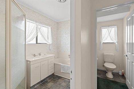 Photo of property in 47 Paynters Avenue, Strandon, New Plymouth, 4312