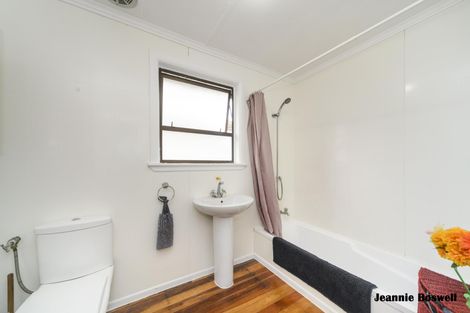 Photo of property in 6 Pukatea Place, Milson, Palmerston North, 4414