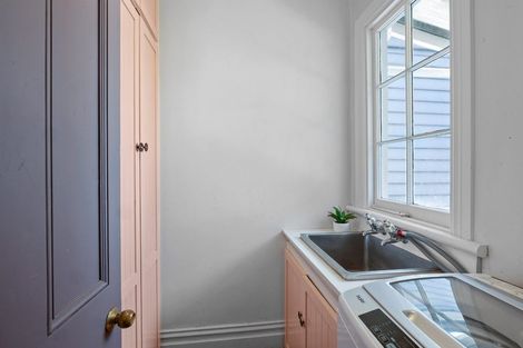 Photo of property in 1 Gaine Street, New Plymouth, 4310