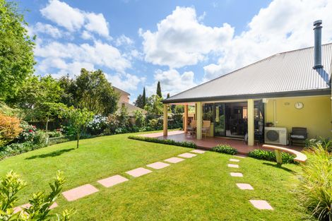 Photo of property in 11 La Lena Grove, Fitzherbert, Palmerston North, 4410