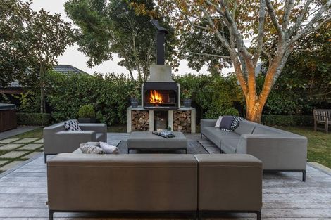 Photo of property in 2 Maurice Knowles Lane, Cashmere, Christchurch, 8022